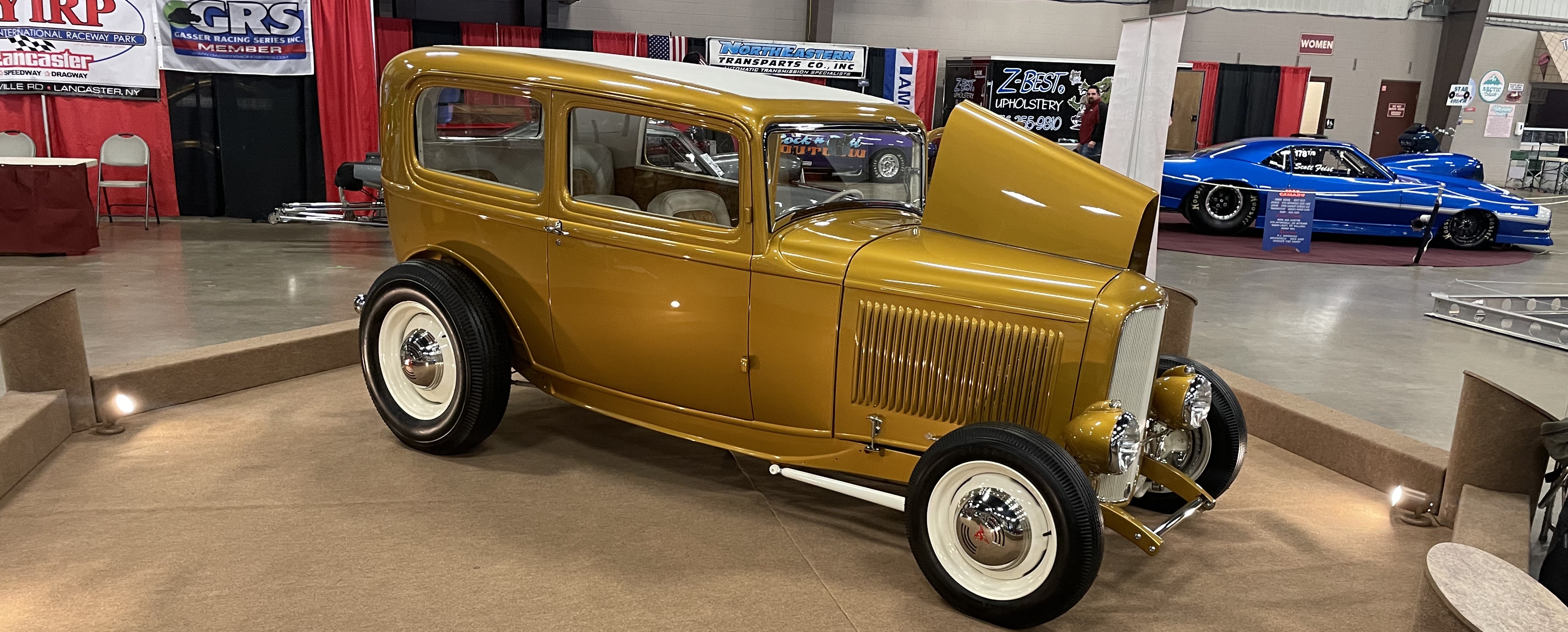 1932 Ford Sedan Old Gold