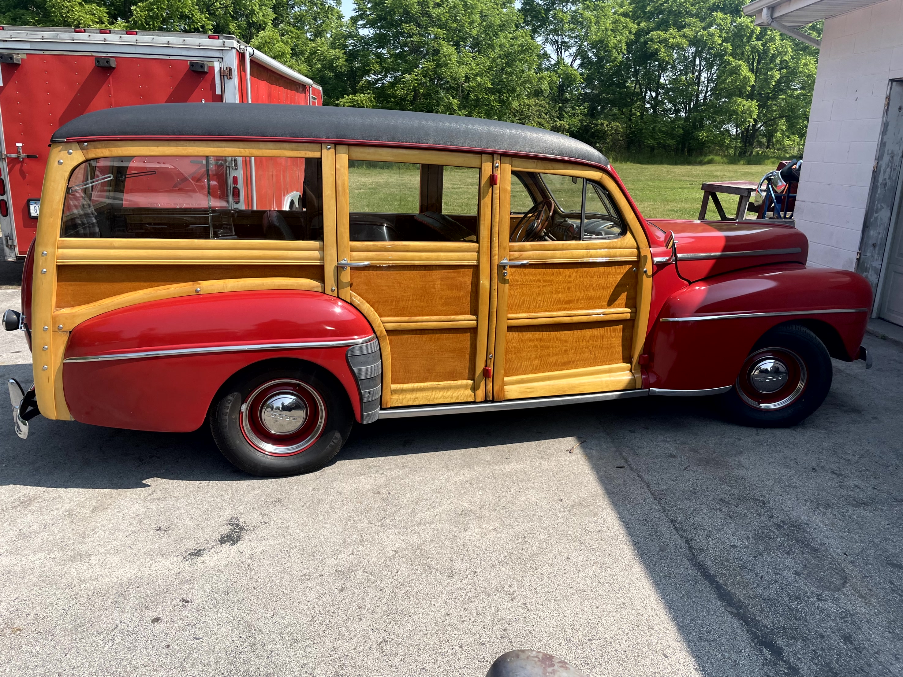 1947 Ford Super Deluxe Station Wagon Woody Wagon exterior